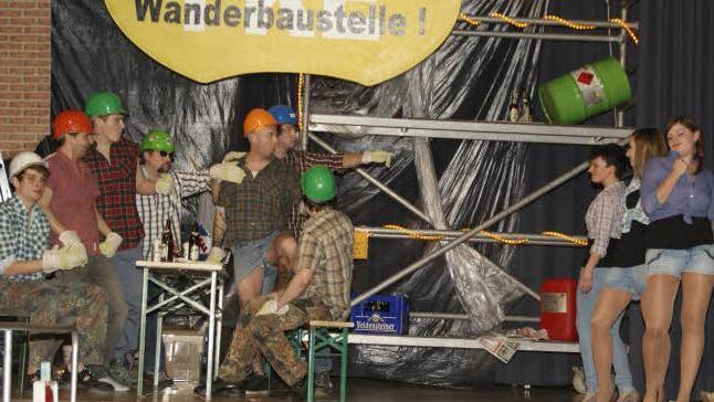 Bauarbeiter außer Rand und Band: das Männerballett des FKE.
