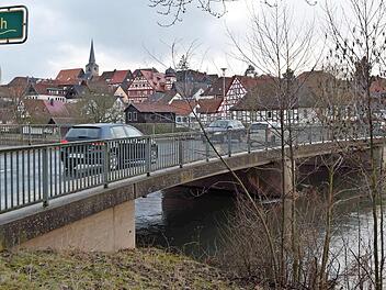 Die Rodachbrücke in Marktzeuln wird ab Mitte April saniert und für den Verkehr gesperrt. Foto: Andreas Welz