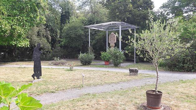 Der Altstadtverein hat im Novizengarten deutlich Spuren hinterlassen. Die Verantwortlichen hoffen, dass der Eigent&uuml;mer, der Deutsche Bestatterverband, das Engagement noch lange gestatten wird. Foto: H. Hessel