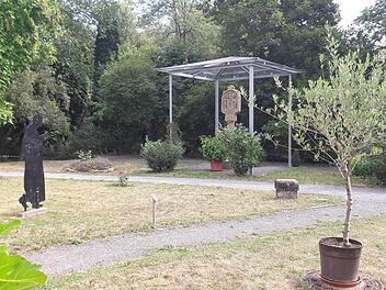 Der Altstadtverein hat im Novizengarten deutlich Spuren hinterlassen. Die Verantwortlichen hoffen, dass der Eigentümer, der Deutsche Bestatterverband, das Engagement noch lange gestatten wird. Foto: H. Hessel