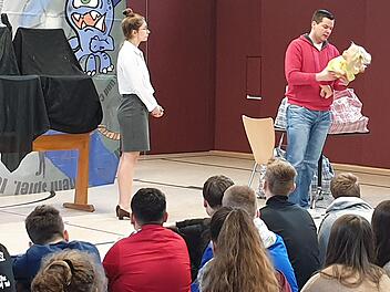 Um respektvolles Miteinander ging es in dem Stück des Ensembles "Ensemble Radiks" .  Foto: Ann-Kathrin Schmidt