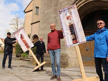 Der Arbeitskreis "Fensterpaten" mit (von links) Paul Ziegler, P. Markus Reis, Hans Beudert und Hans Zenk hat die Fensterpatenaktion erfolgreich abgeschlossen. Foto: Heike Beudert