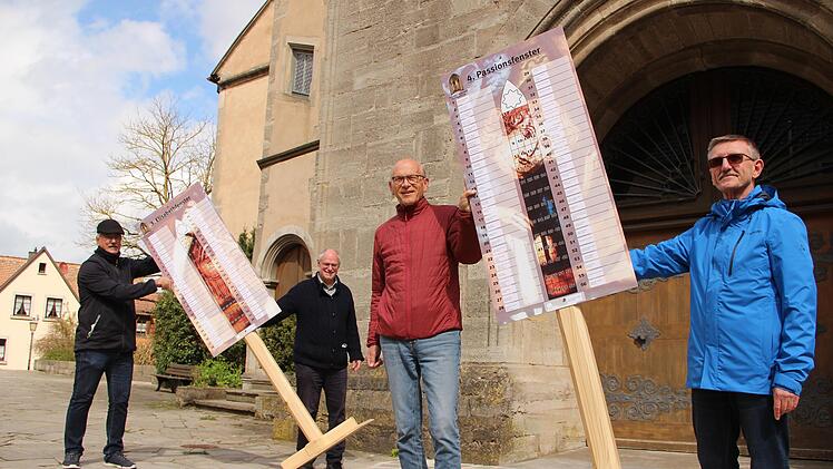Der Arbeitskreis "Fensterpaten" mit (von links) Paul Ziegler, P. Markus Reis, Hans Beudert und Hans Zenk hat die Fensterpatenaktion erfolgreich abgeschlossen. Foto: Heike Beudert