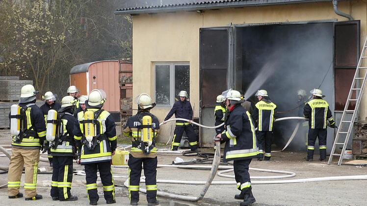 Die Feuerwehren konnten den Brand schnell unter Kontrolle bringen. Foto: Werner Reißaus