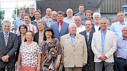 Die Städtischen Werke Überlandwerke Coburg (SÜC) und der Coburger Entsorgungs- und Baubetrieb (CEB) haben langjährige Mitarbeiter für ihre Treue ausgezeichnet. Einige wurden in den Ruhestand verabschiedet. Foto: Martin Koch