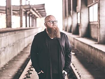 Der Unterfranke Andreas Kümmert wird am 6. August auf dem Bamberger Maxplatz singen.  Foto: Universal Music