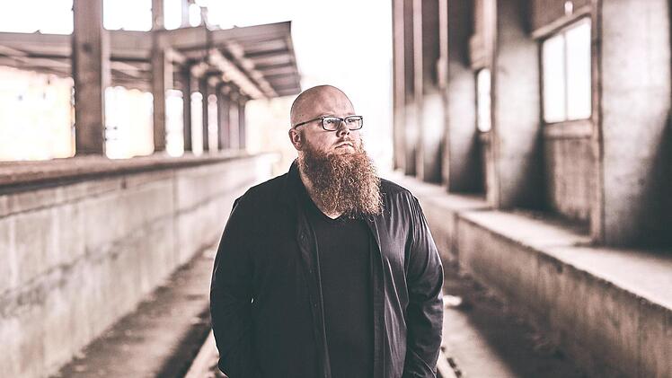 Der Unterfranke Andreas Kümmert wird am 6. August auf dem Bamberger Maxplatz singen.  Foto: Universal Music