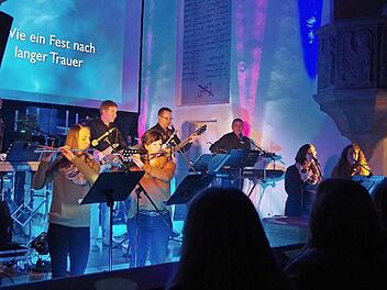 Die Band "variabel" lud zur musikalischen Erlebnisreise zu den "Lebensfarben" ein.  Foto: Heike Schülein