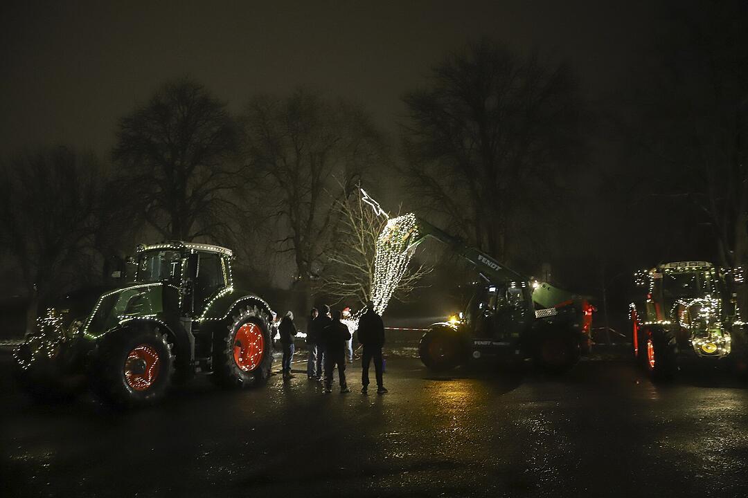 In Kulmbach durfte die beliebte Lichterfahrt der Traktoren stattfinden.