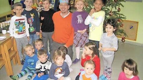 Pfarrer Bader hatte Spaß an seinen jüngsten Gratulanten. Foto: privat