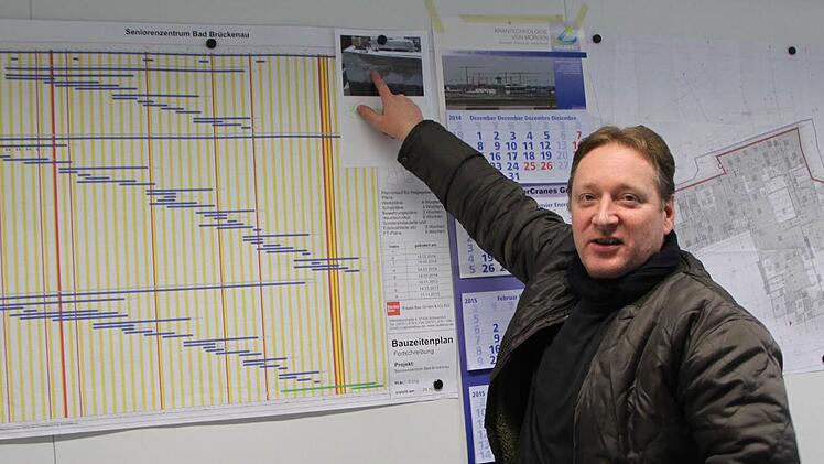 Kai Schubert von der örtlichen Bauleitung behält den Überblick über die Baustelle für Haus Waldenfels in Bad Brückenau. Foto: Ulrike Müller