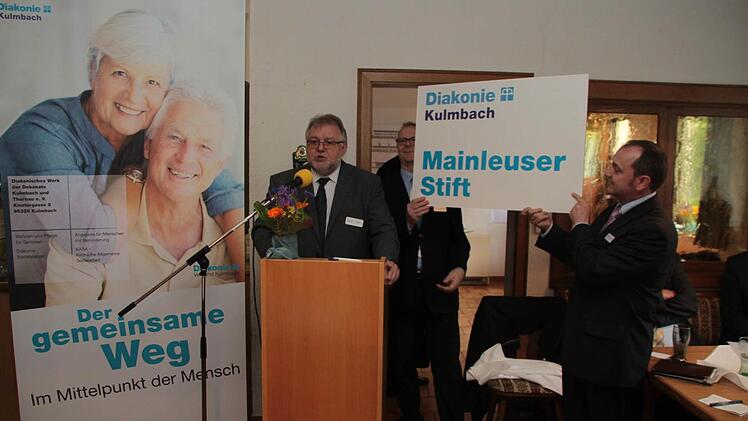 "Mainleuser Stift" soll die Einrichtung heißen, gab Diakonie-Geschäftsführer Karl-Heinz Kuch (am Rednerpult) bekannt. Foto: Jürgen Gärtner