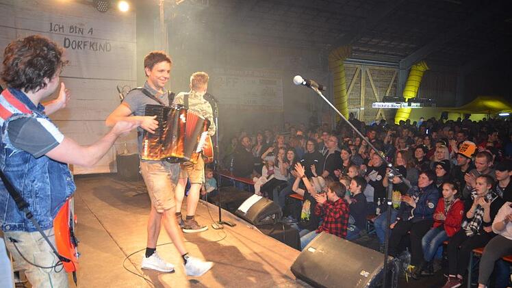 Die Dorfrocker brachten den Eichenbühler Hühnerstall erneut zum Beben und sorgten für einige Stunden für Hochstimmung mit Rock und Pop. Foto: Karl-Heinz Hofmann