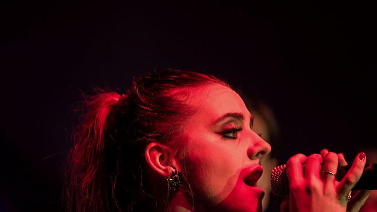 Das Publikum war begeistert: Impressionen von der Coburger Spider Murphy Party" auf dem Schlossplatz. Der Abend im Festzelt war eine Kooperation der Original Prinz Albert Blasmusik (OPA) mit dem Landestheater Coburg.Foto: Jochen Berger