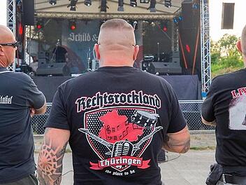 Bei Rechtsrockveranstaltungen gerne gespielt: der Song "Unser Land" der Band "Macht & Ehre". Wegen Verbreitung des volksverhetzenden Liedtextes stand jetzt ein Mann aus dem Landkreis Kulmbach zum zweiten Mal vor Gericht.  Symbolfoto: dpa
