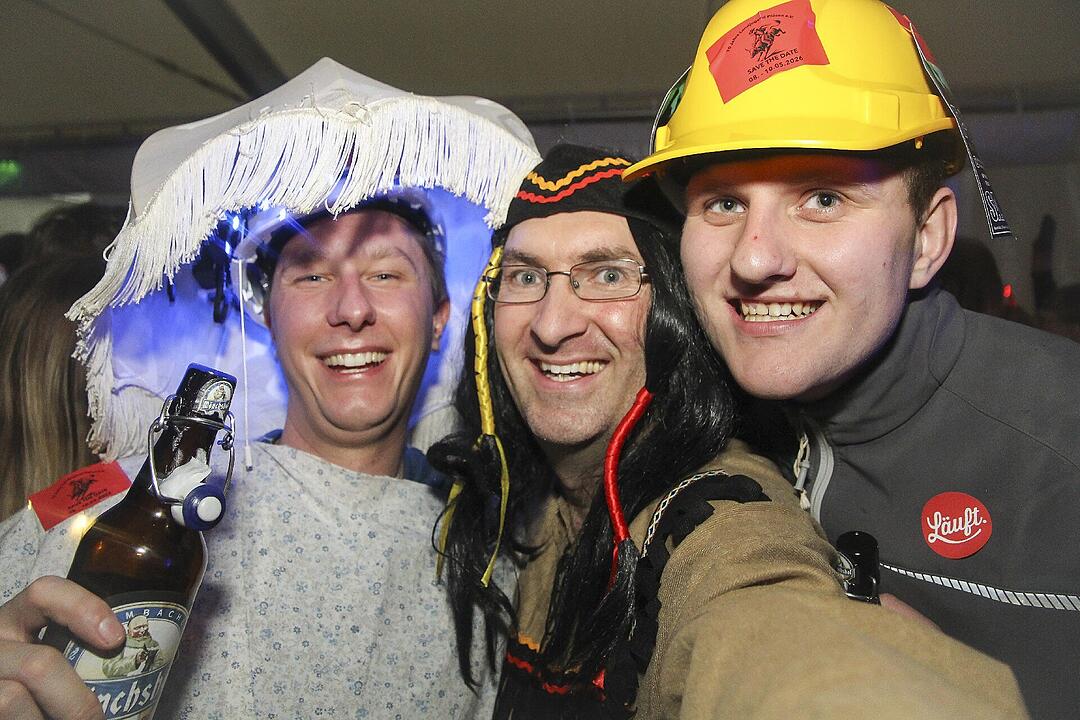 Super Stimmung beim Meeder Zeltfasching 2025!