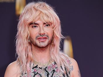 Bill Kaulitz (hier im September 2024 in Köln) hat in seinem Podcast mit Bruder Tom von einer wilden Date-Night berichtet.