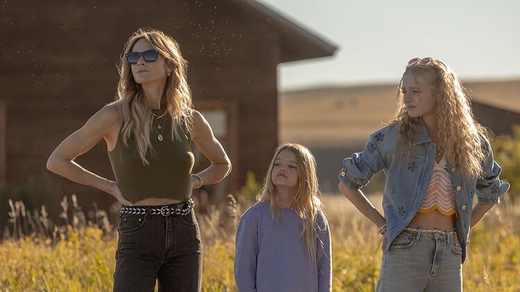 Die &auml;lteste Clyburn-Tochter Abigail (Beau Garett, links) erlebt mit ihren Kindern Macy (Alaina Pollack) und Bridgett (Amiah Miller) einen mittleren Kulturschock in Montana.