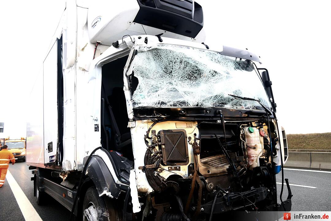 Lkw-Unfall auf der A9 – Person eingeklemmt