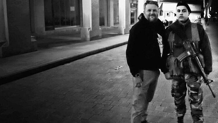 Heiko Roith (links) und sein Bodyguard Amsam  Foto: privat