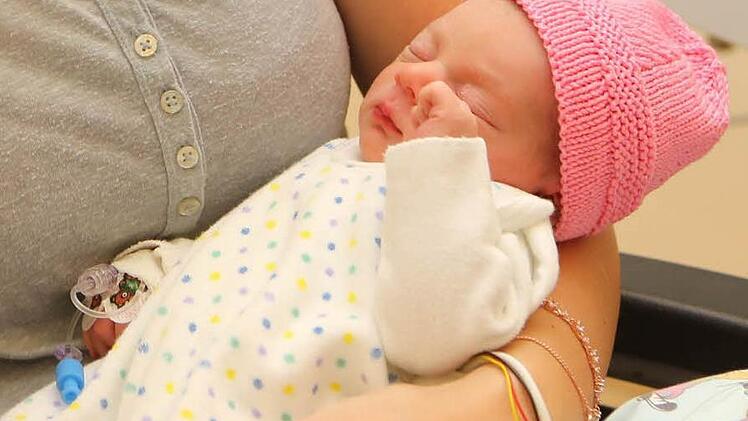 Leyla Marlen ist das erste Babys dieses Jahres im Bamberger Klinikum. Foto: RiegerPress