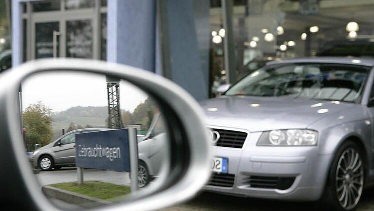 Nach 14 Jahren geht in der kommenden Woche das Insolvenzverfahren gegen einen ehemaligen Kulmbacher Gebrauchtwagenhändler zu Ende. Der Mann war im Mai 2004 wegen Betrugs zu fünf Jahren und zehn Monaten Haft verurteilt worden. Symbolbild: Matthias Hoch