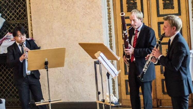 Impressionen vom Kinderkonzert "Die Königin der Farben" im Landestheater Coburg: Xiaomeng Liu, Thomas Acker und Philipp Grzondziel (von links).Foto: Jochen Berger