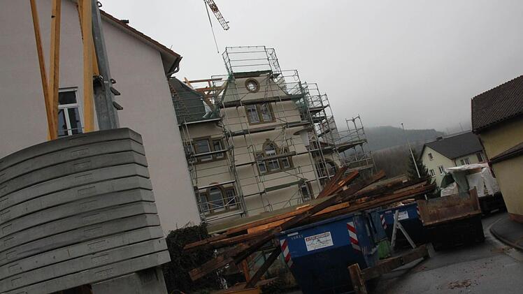 Das Dach des Euerdorfer Altenheimes muss erneuert werden. Foto: Kerstin Väth