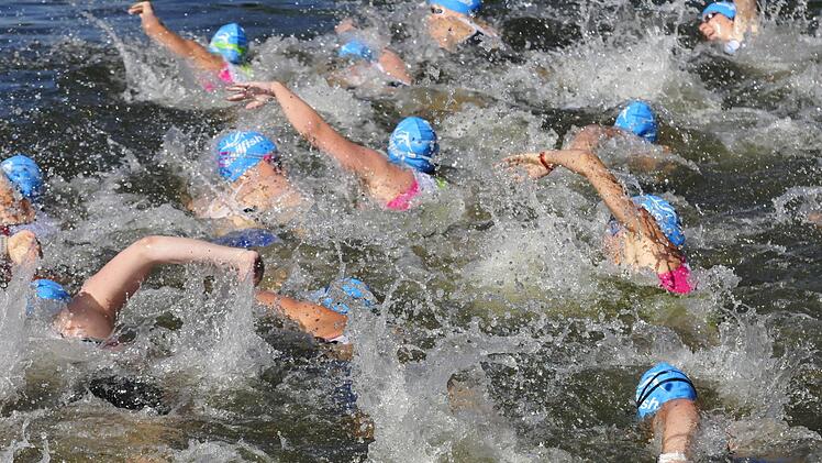 Start der Damen der 2. Bundesliga. Foto: Karl Heinz Weber