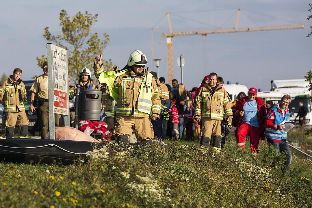 Auto versinkt in Hassfurt im Main