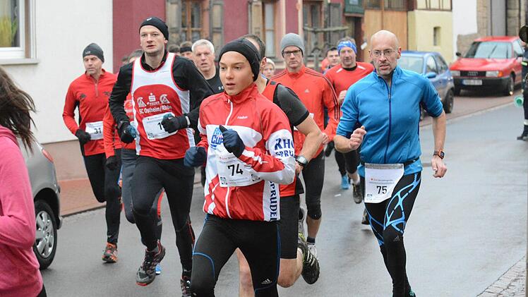 Schnappschüsse vom Fuschter Silvesterlauf.