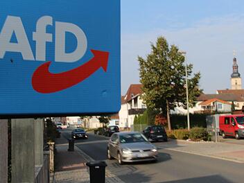 Noch hängen die Wahlplakate, hier ein AfD-Plakat in der Großen Bauerngasse in Höchstadt. Christian Bauriedel