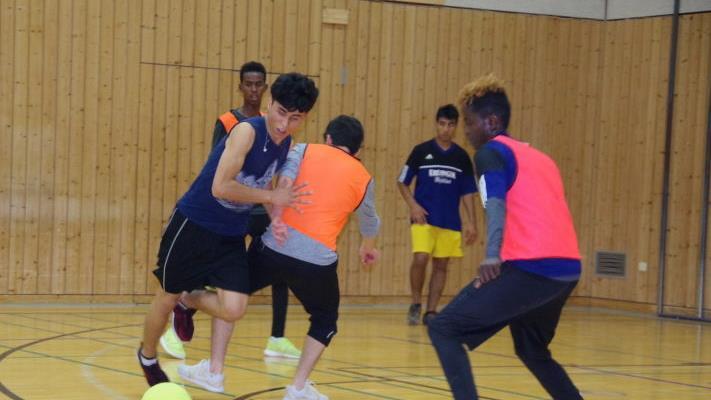Beim mittern&auml;chtlichen Fu&szlig;ballspielen wurde um jeden Ball gek&auml;mpft.Heike Sch&uuml;lein