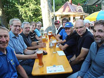 German Hacker (2. v. l.) und Renate Schroff (4. v. l.) begrüßten die Wolfsberger. Foto: Richard Sänger