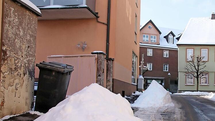 An den Straßenrändern türmte sich der Schnee meterhoch.
