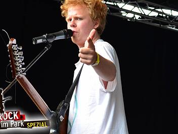 Die Band "Kakkmaddafakka" beim Auftritt auf dem Weinturm Open Air 2011. Foto: Cody Davis