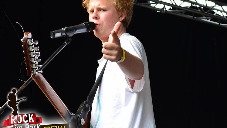 Die Band "Kakkmaddafakka" beim Auftritt auf dem Weinturm Open Air 2011. Foto: Cody Davis