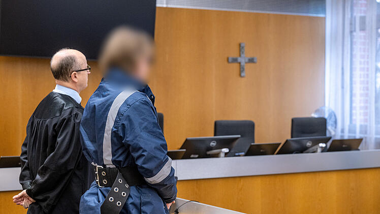Prozessauftakt um Mordversuch an Pizzabotin