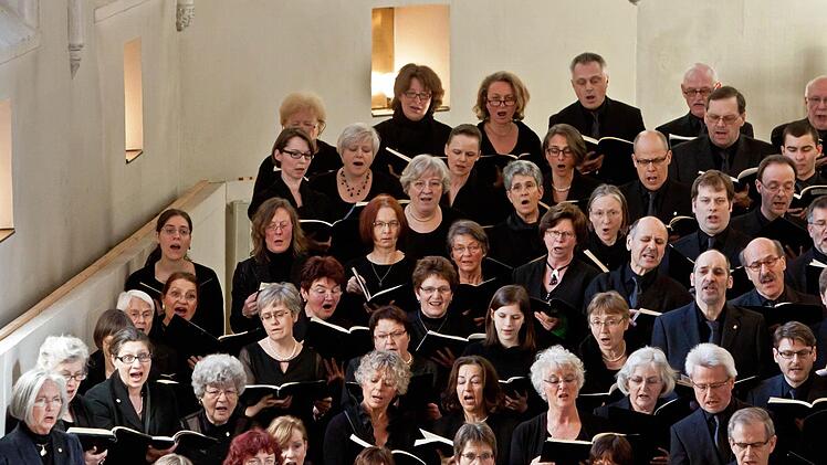 Der Coburger Bachchor bei der Aufführung der "Johannespassion" in der Heilig-Kreuz-Kirche.Foto: Jochen Berger