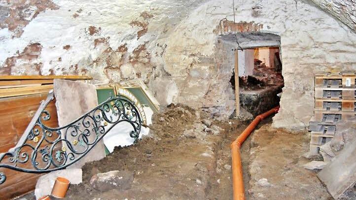 Der alte Gewölbekeller aus dem 18. Jahrhundert wird wieder hergerichtet.