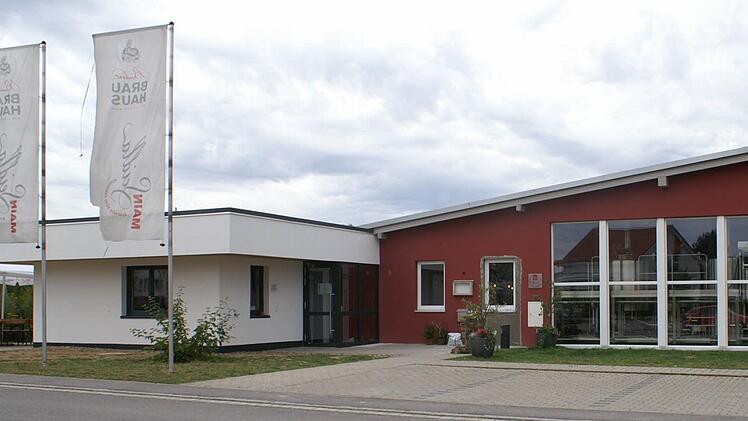 Das große Brauhaus Binkert in Breitengüßbach mit dem Erweiterungsbau.  Fotos: Renate Neubecker