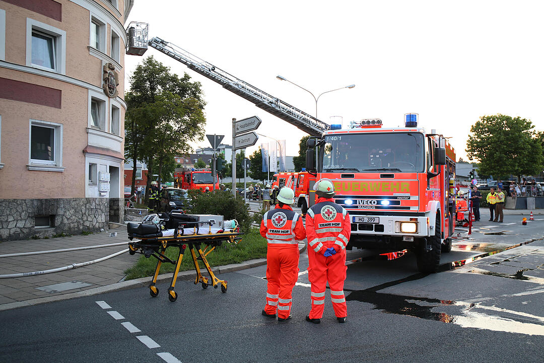 Kellerbrand breitet sich in einem Hofer Mehrfamilienhaus aus