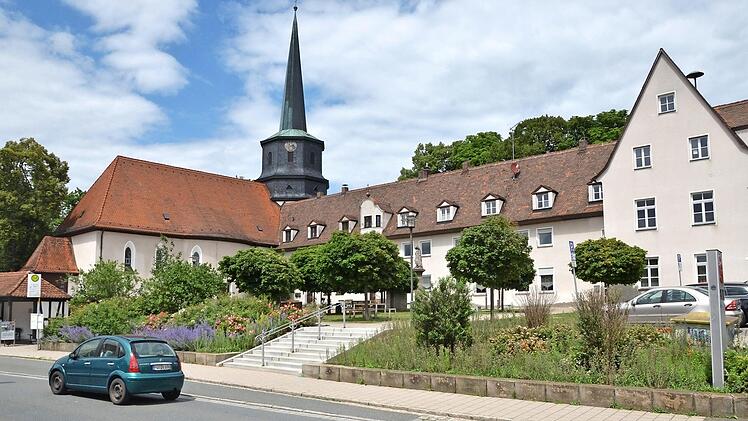 Mittelpunkt des Dorfes: das Pfarrzentrum St. Josef in Niederndorf  Foto: Bernhard Panzer