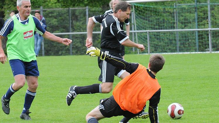 Bayerische-Fußball-Klerus-Auswahl vs. Promi-Mannschaft Münnerstadt - 2.6.2013 Münnerstadt