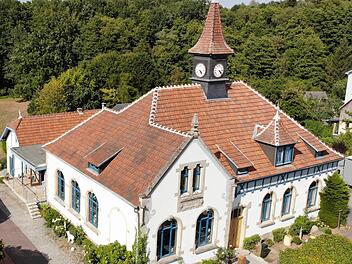 Luftaufnahme der Alten Schule in Neershof  Foto: Fabian Denk