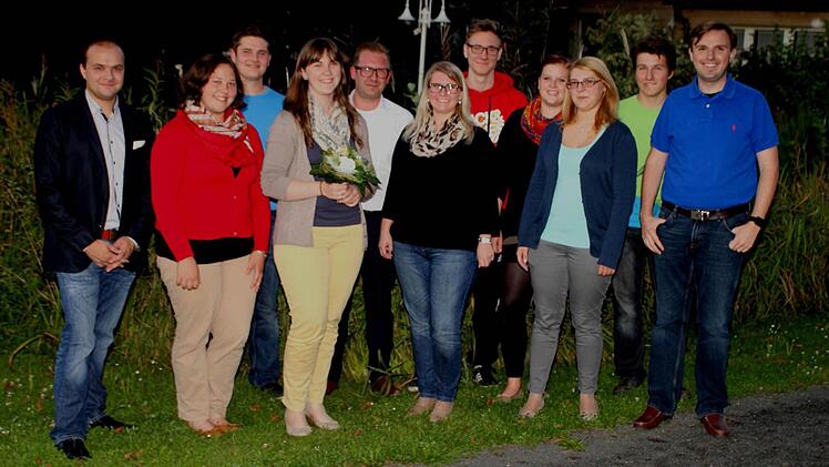 Die neu gewählte Vorstandschaft der Jungen Union mit (von links) JU-Kreisvorsitzendem Fabian Weber, Roxana Derra, Steffen Pirzer, 1. Vorsitzende Cynthia Derra, Nikolaus Kuchenmeister, Christine Kuchenmeister, Tobias Fößel,Theresa Dürrbeck, Julia Baum, Henrik Büttcher und JU-Kreisgeschäftsführer Sebastian Sahlender. Foto: Günther Geiling
