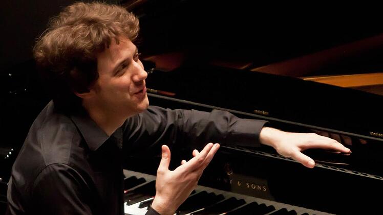 Benjamin wird im Mai 2016 das 2. Klavierkonzuert von Johannes Brahms in Coburg interpretieren. Mit einem Soloabend war er im April 2014 in Coburg zu Gast.Foto: Jochen Berger