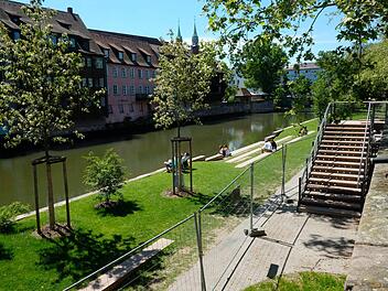 Die Bauzäune versperren den Weg zum neuen Ufer auf der Insel Schütt. Foto: Nikolas Pelke
