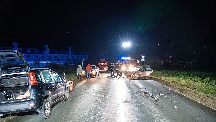 T&ouml;dlicher Unfall bei Hirschaid: Autofahrerin stirbt nach Frontalzusammensto&szlig;
