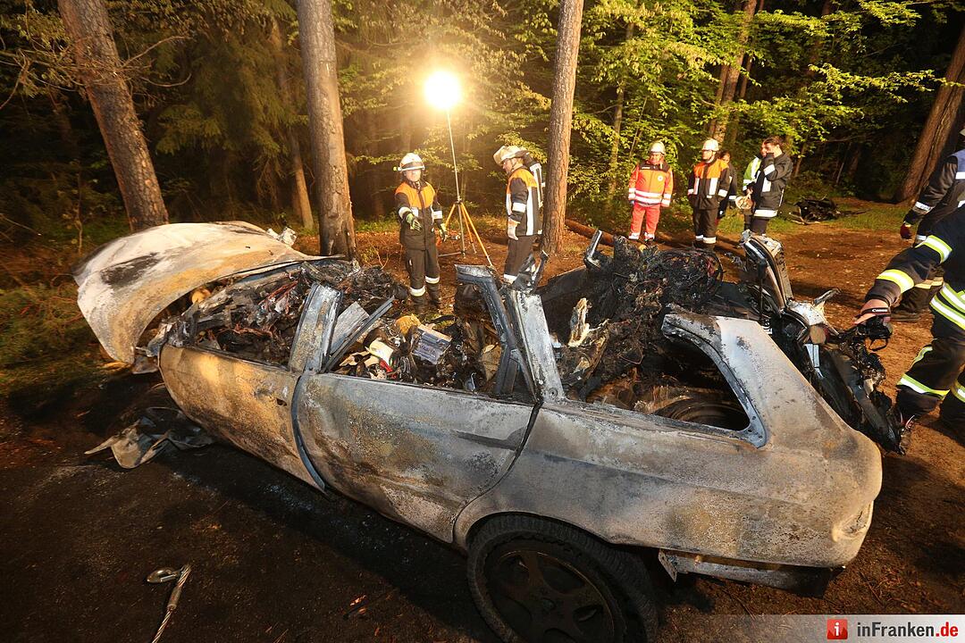 Zwei Menschen verbrennen bei tragischem Unfall bei Eckenhaid